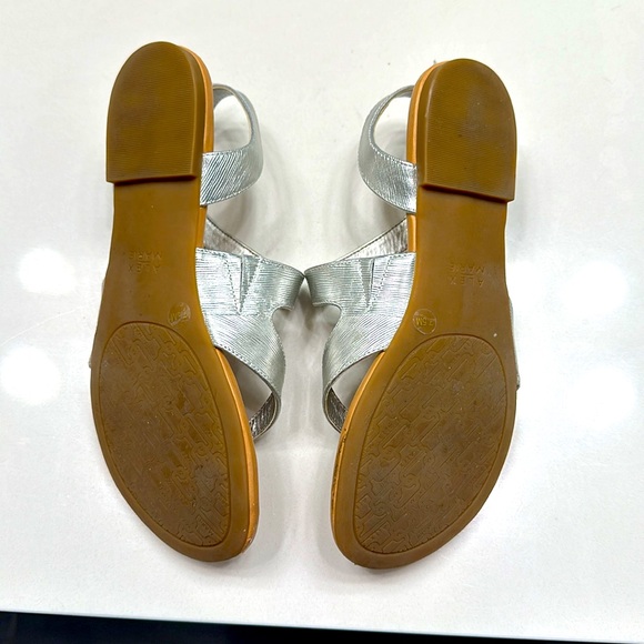 Silver size 7 1/2 sandals - Picture 5 of 8